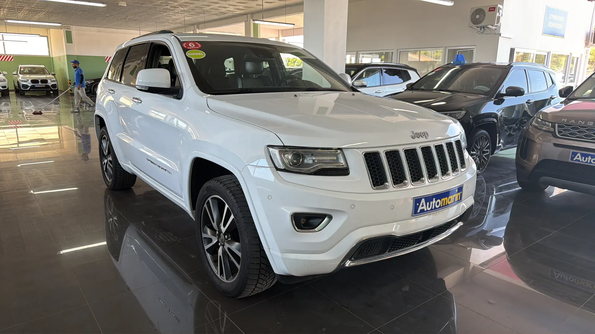 View 3 - Jeep Grand Cherokee - 2015
