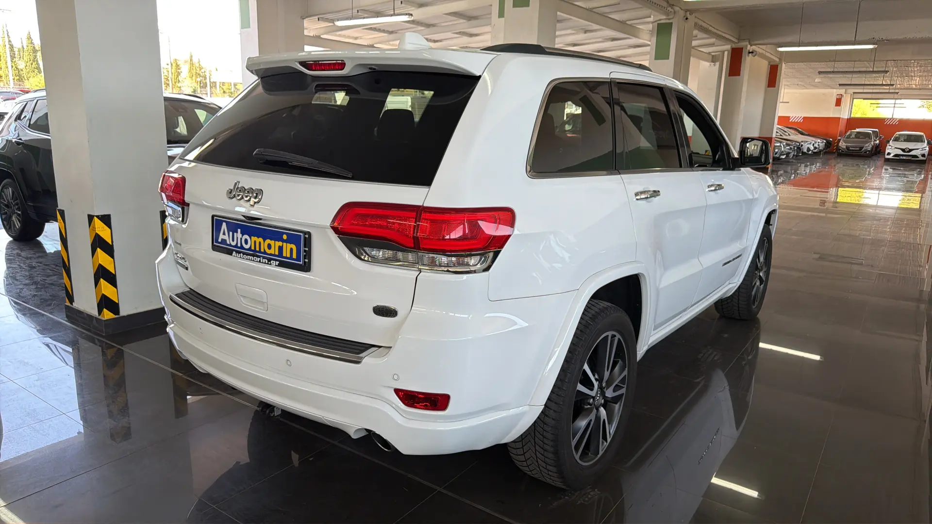 View 4 - Jeep Grand Cherokee - 2015