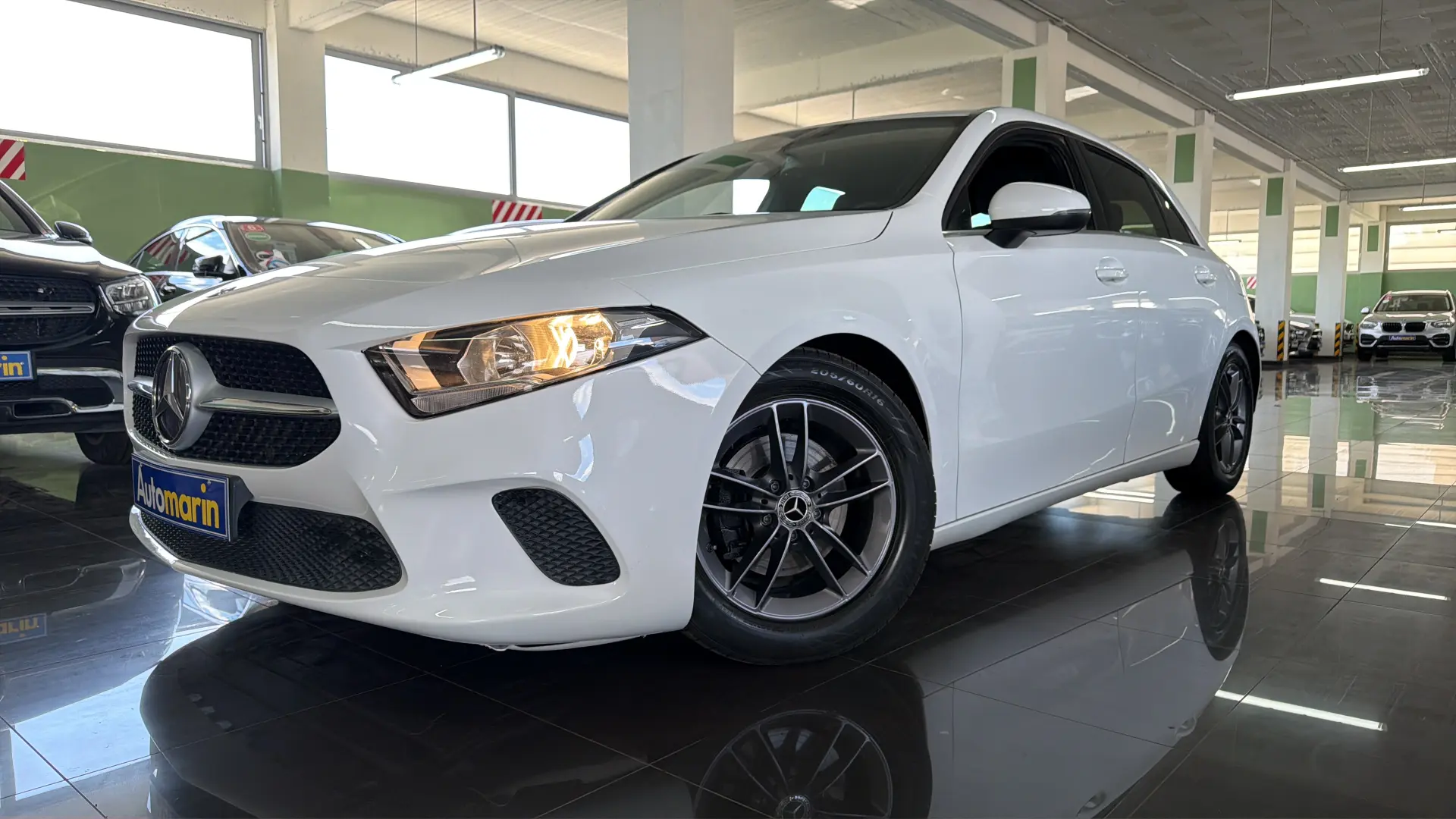 View 1 - Mercedes-Benz A 180 - 2019