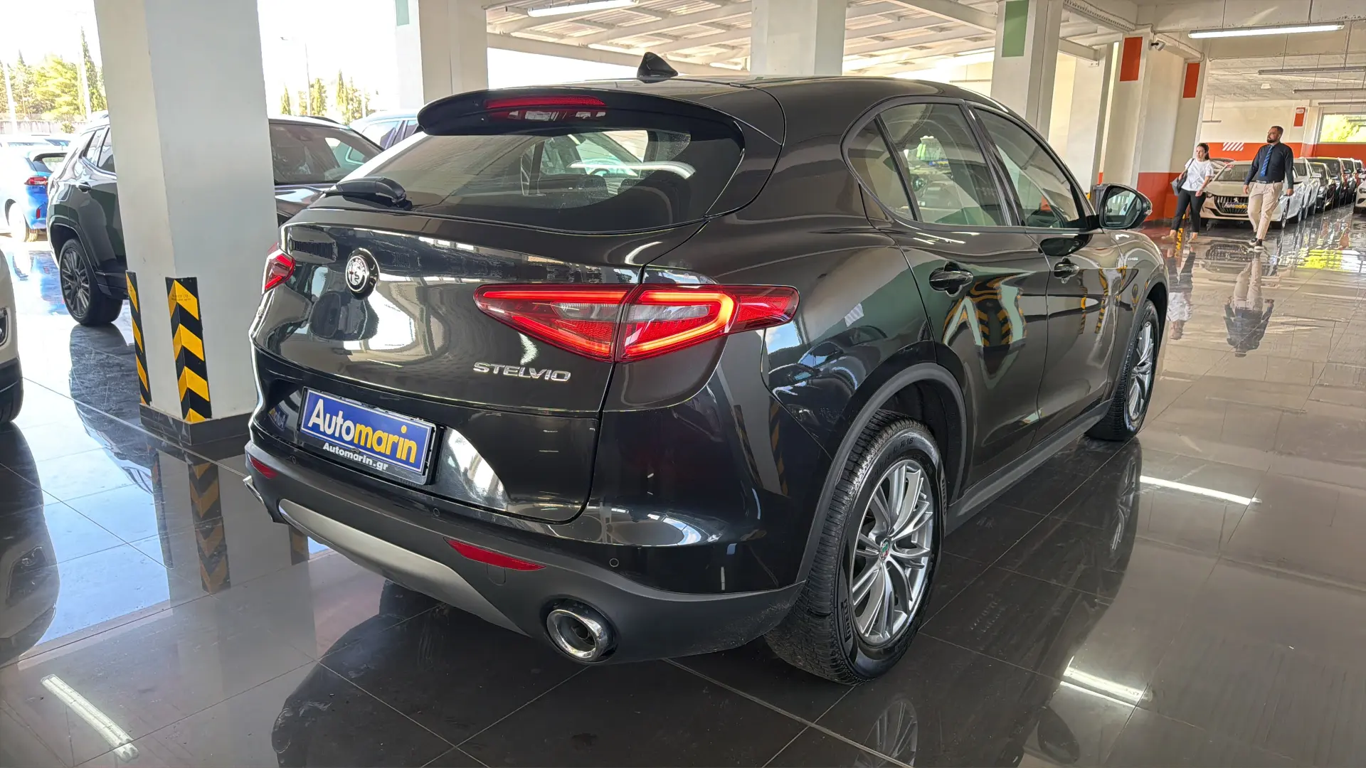 View 4 - Alfa Romeo Stelvio - 2021