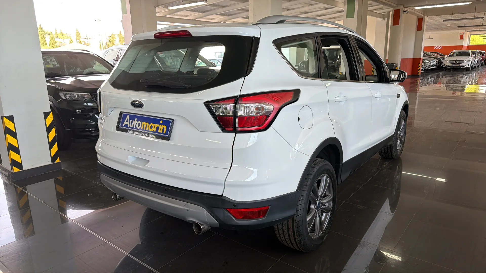 View 4 - Ford Kuga - 2017