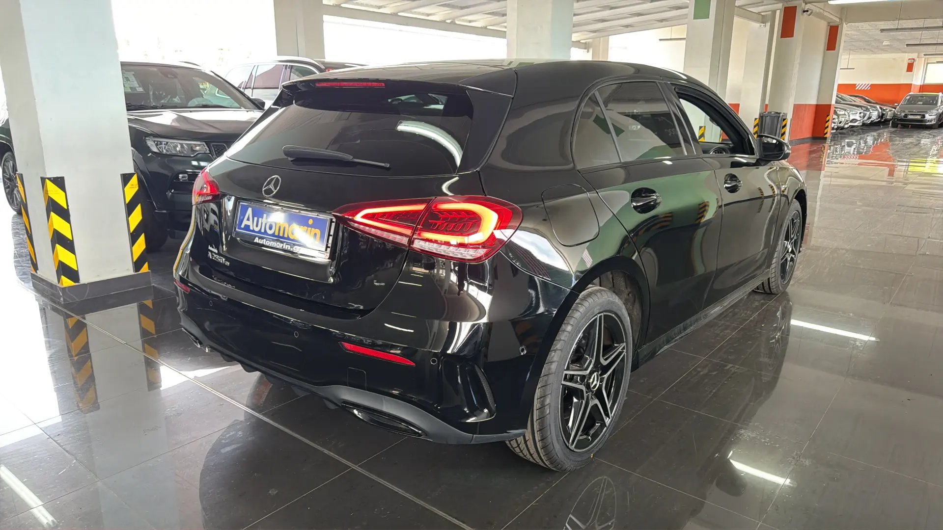 View 4 - Mercedes-Benz A 250 - 2021