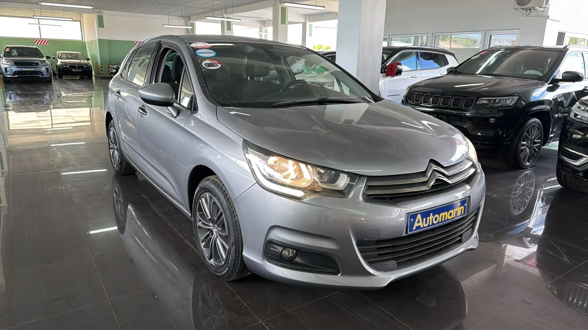 View 3 - Citroen C4 - 2015