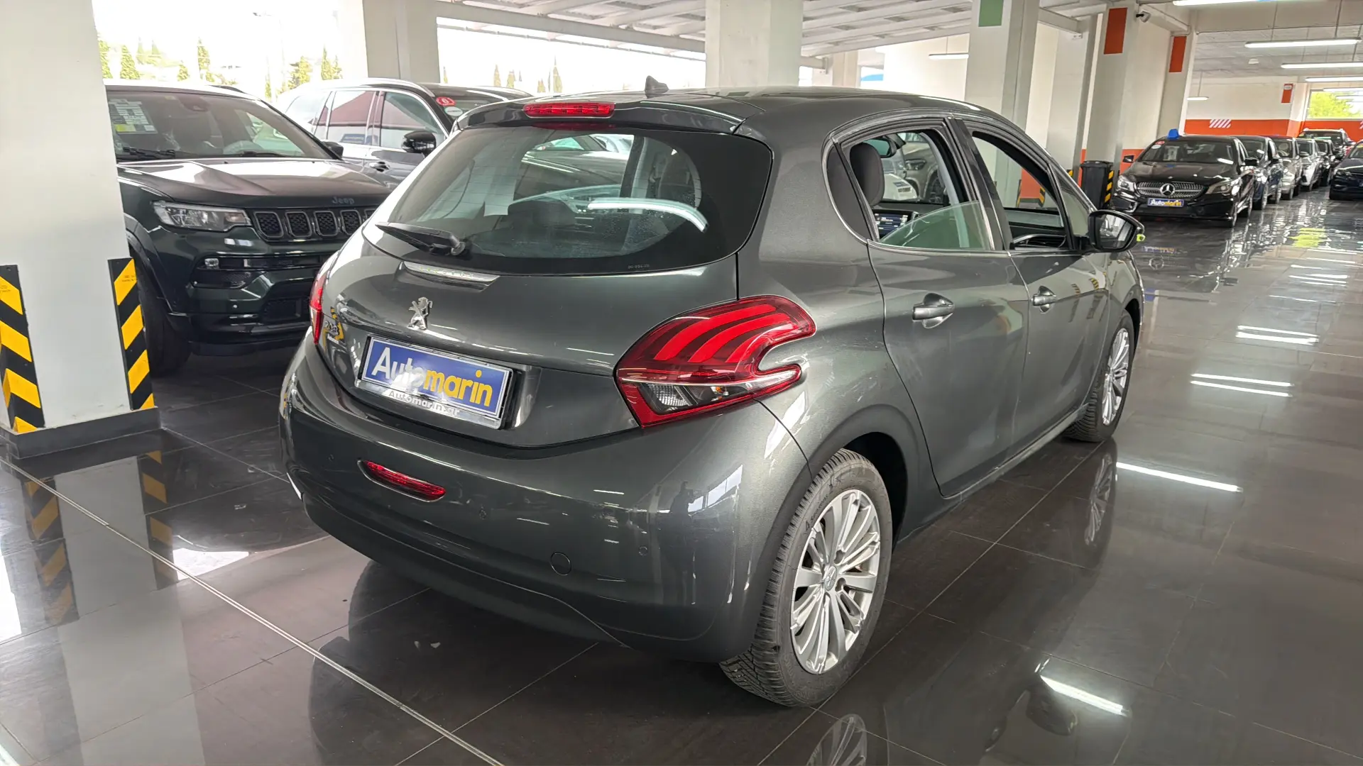 View 2 - Peugeot 208 - 2015