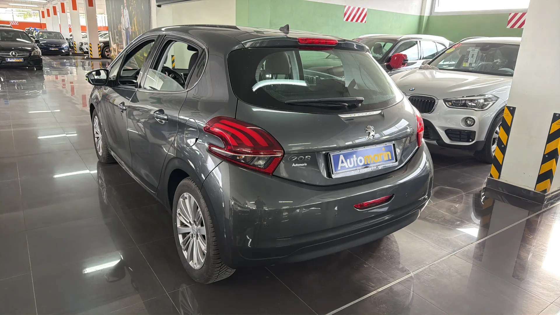 View 3 - Peugeot 208 - 2015