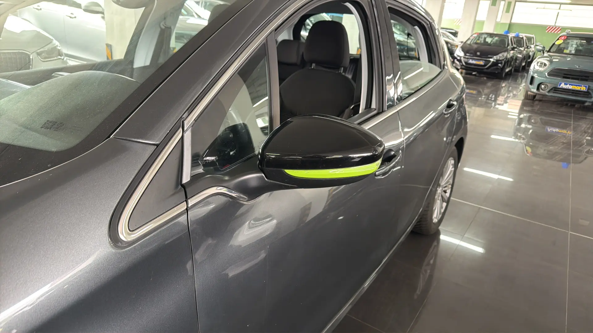 View 4 - Peugeot 208 - 2015