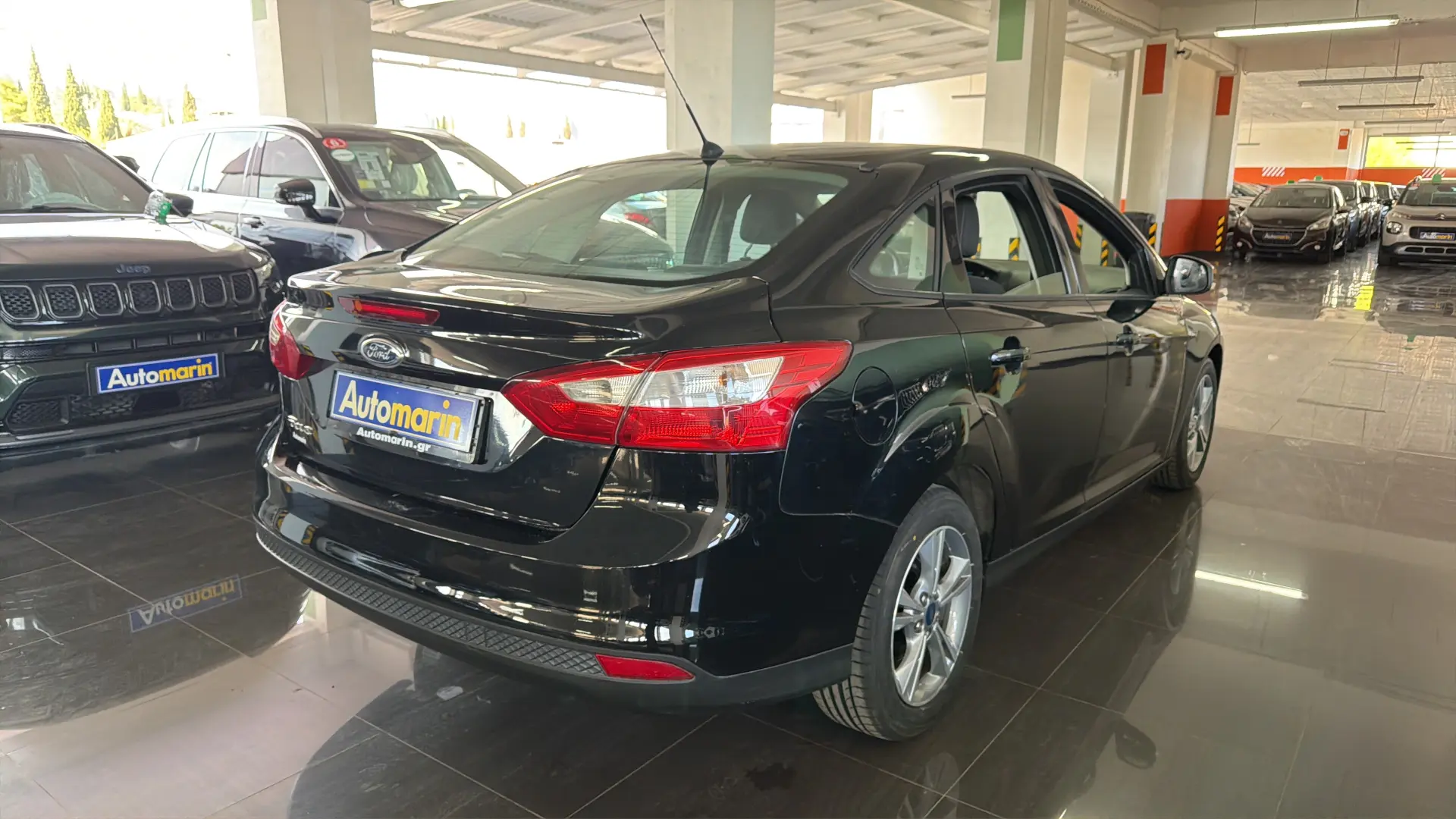 View 4 - Ford Focus - 2014