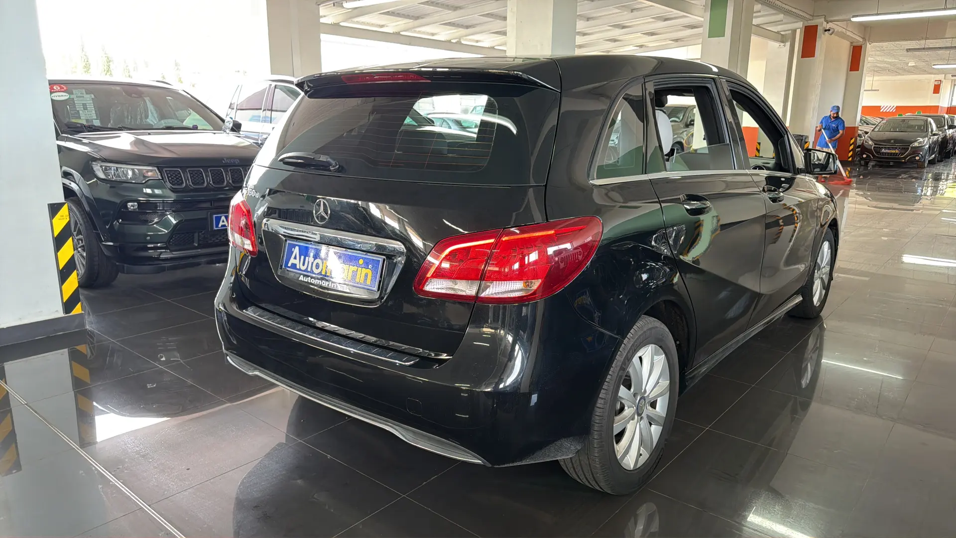 View 4 - Mercedes-Benz B 180 - 2017