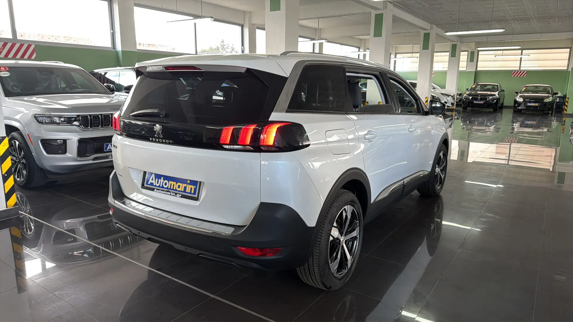 View 4 - Peugeot 5008 - 2018