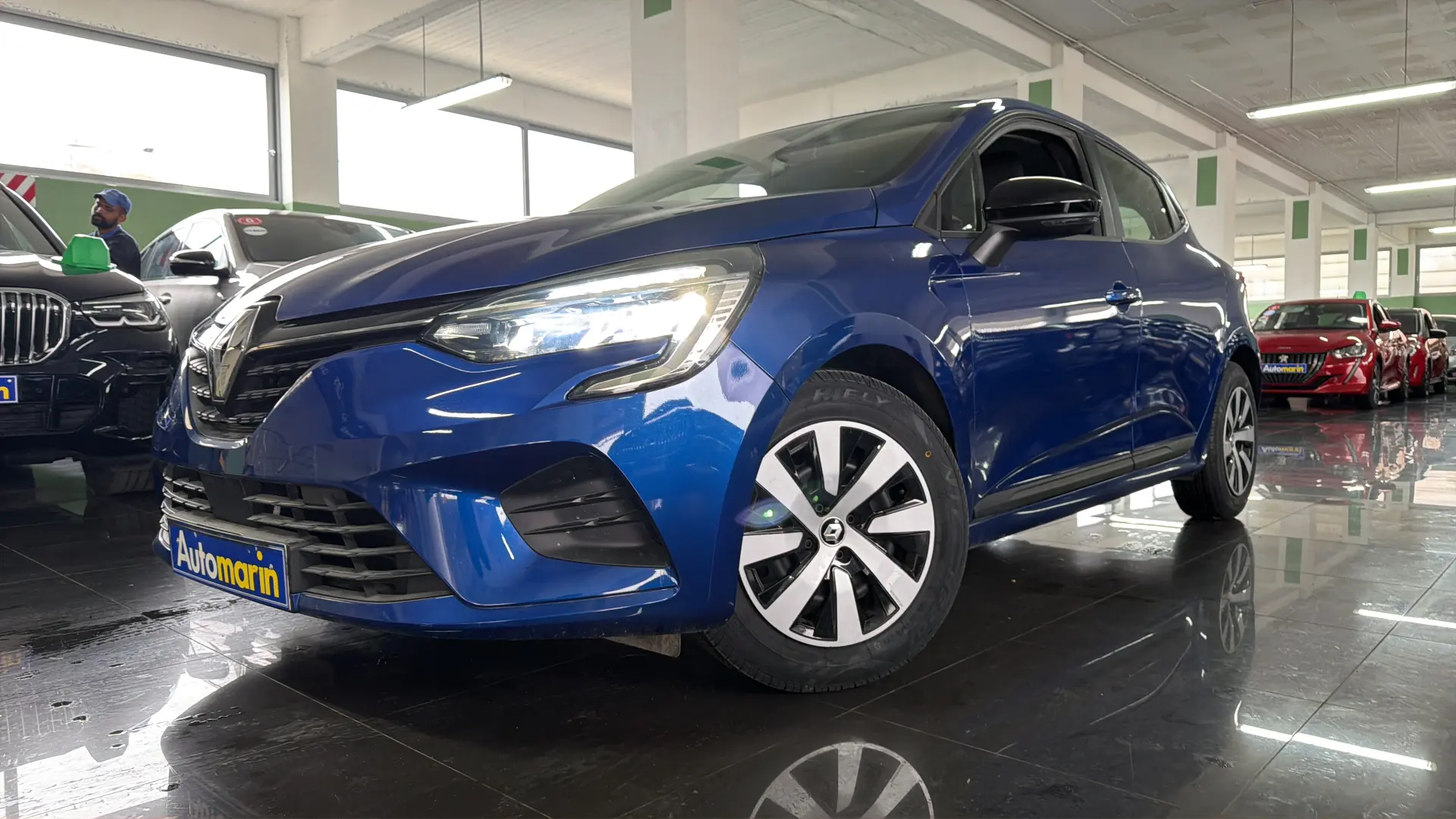 View 1 - Renault Clio - 2023