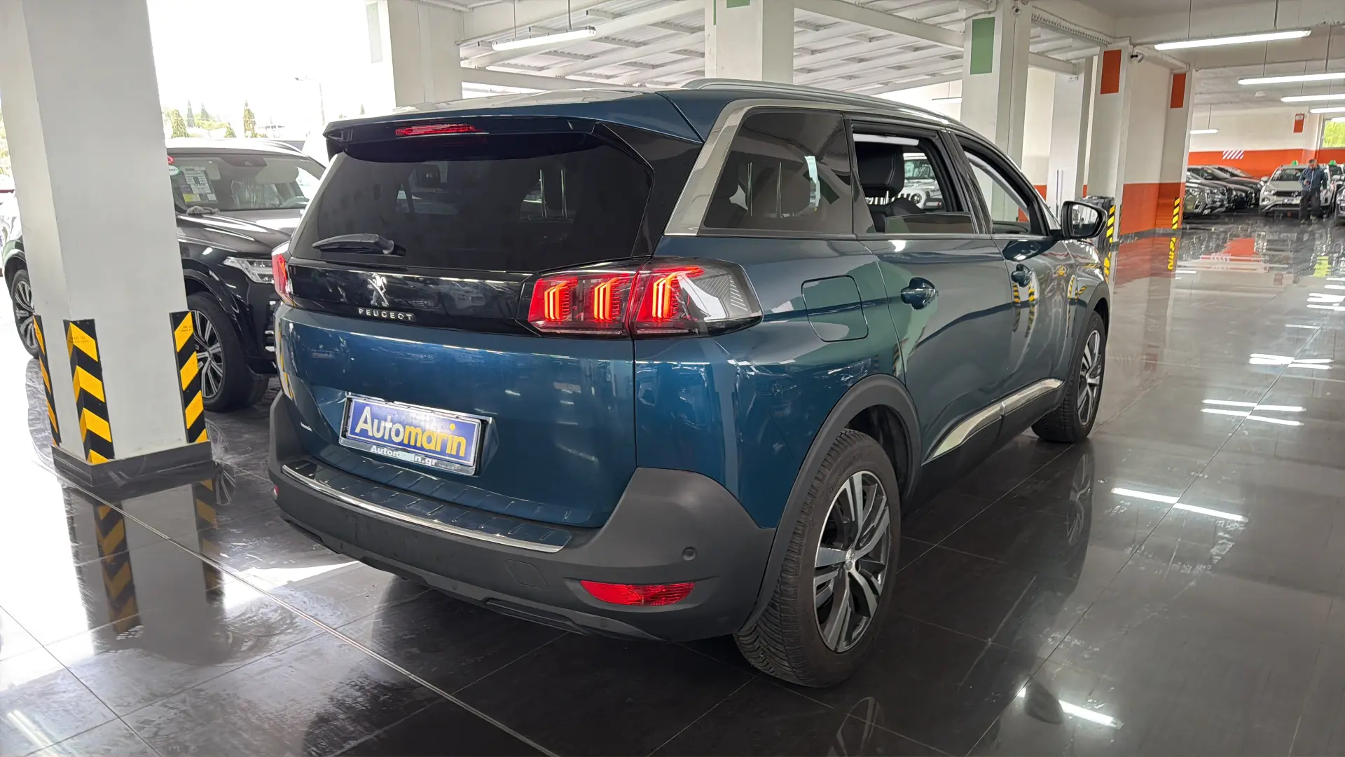 View 4 - Peugeot 5008 - 2021