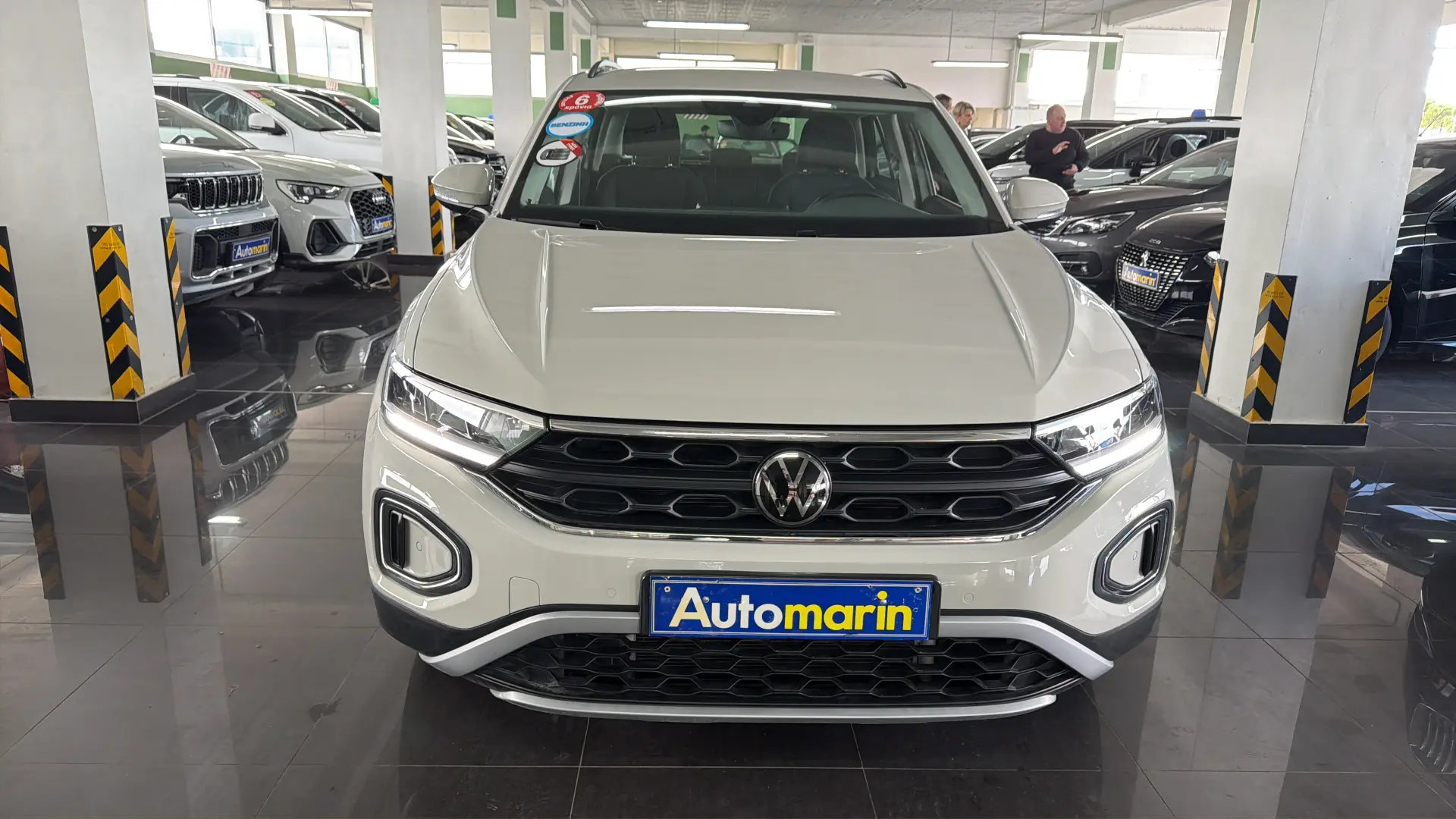 View 2 - Volkswagen T-Roc - 2023