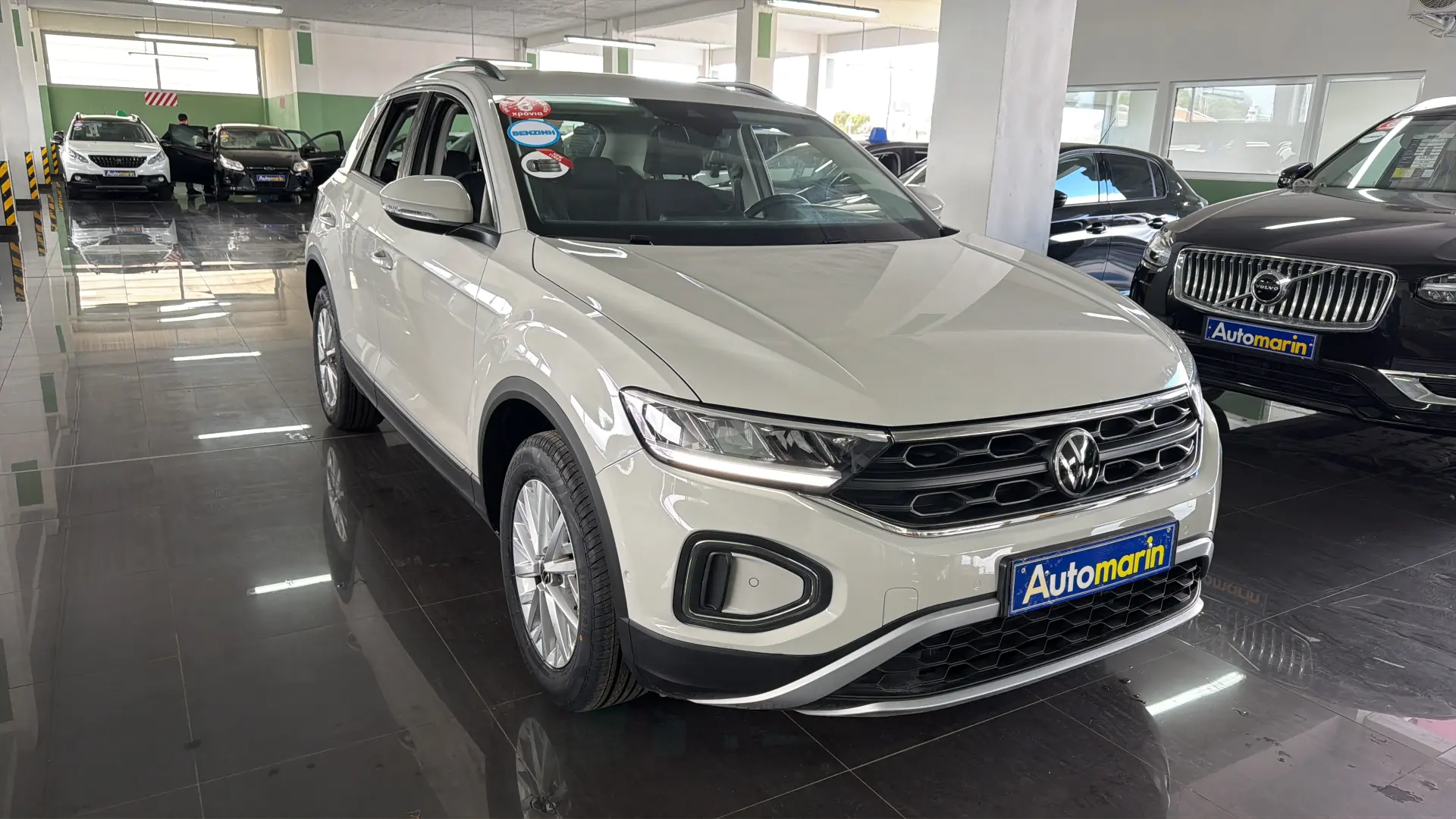 View 3 - Volkswagen T-Roc - 2023