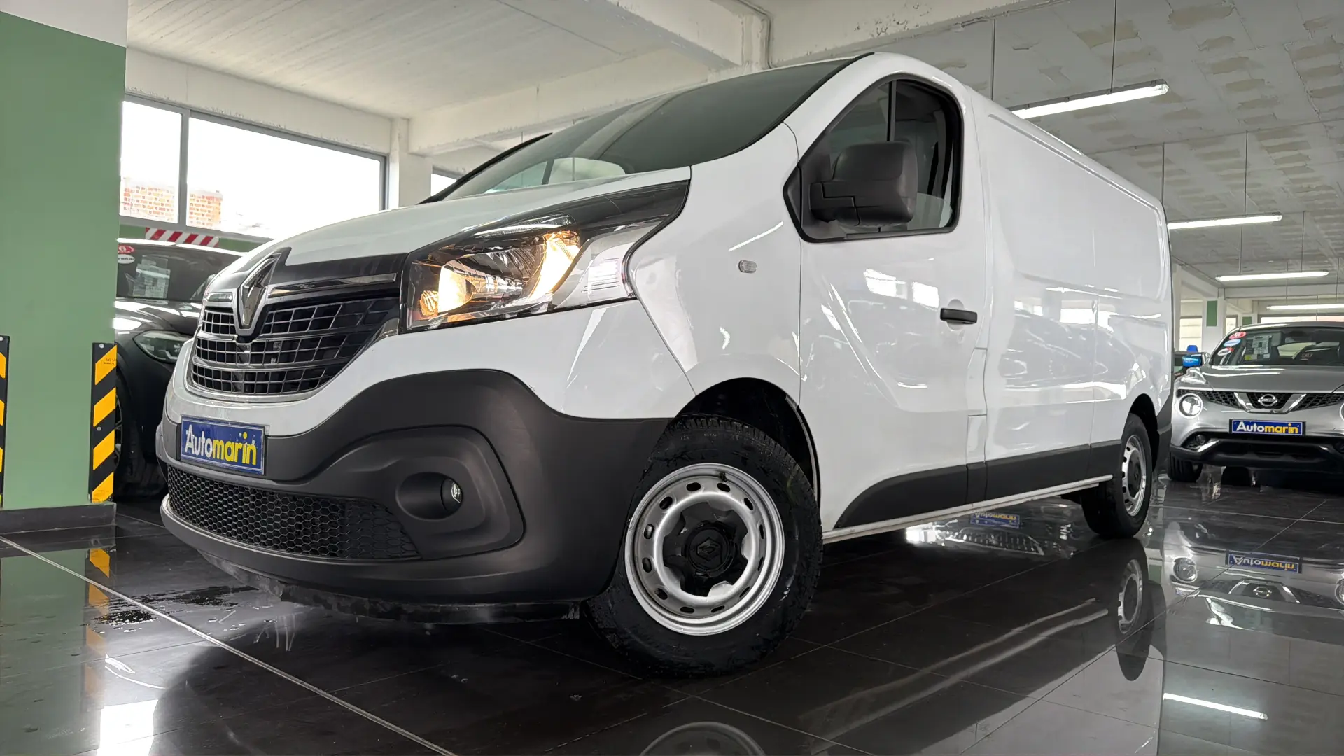 View 1 - Renault Trafic - 2021