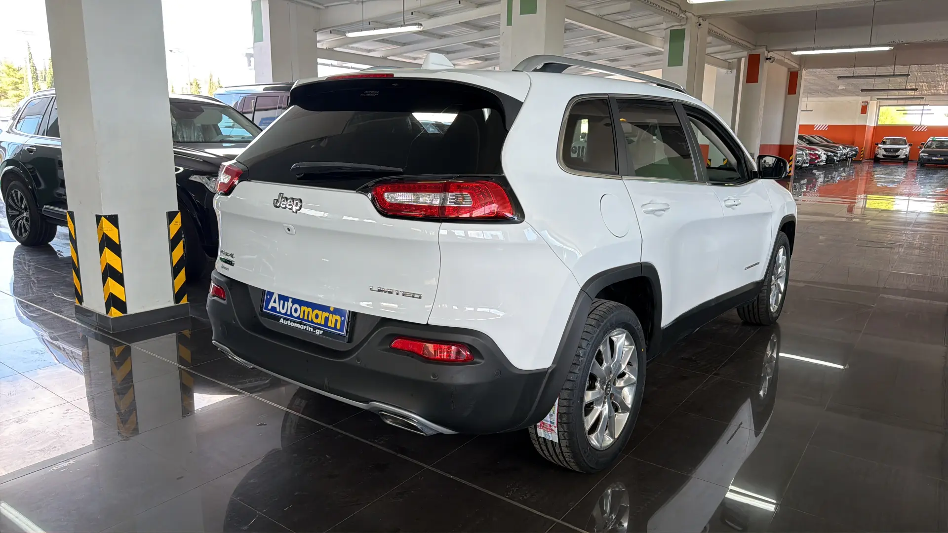 View 4 - Jeep Cherokee - 2015