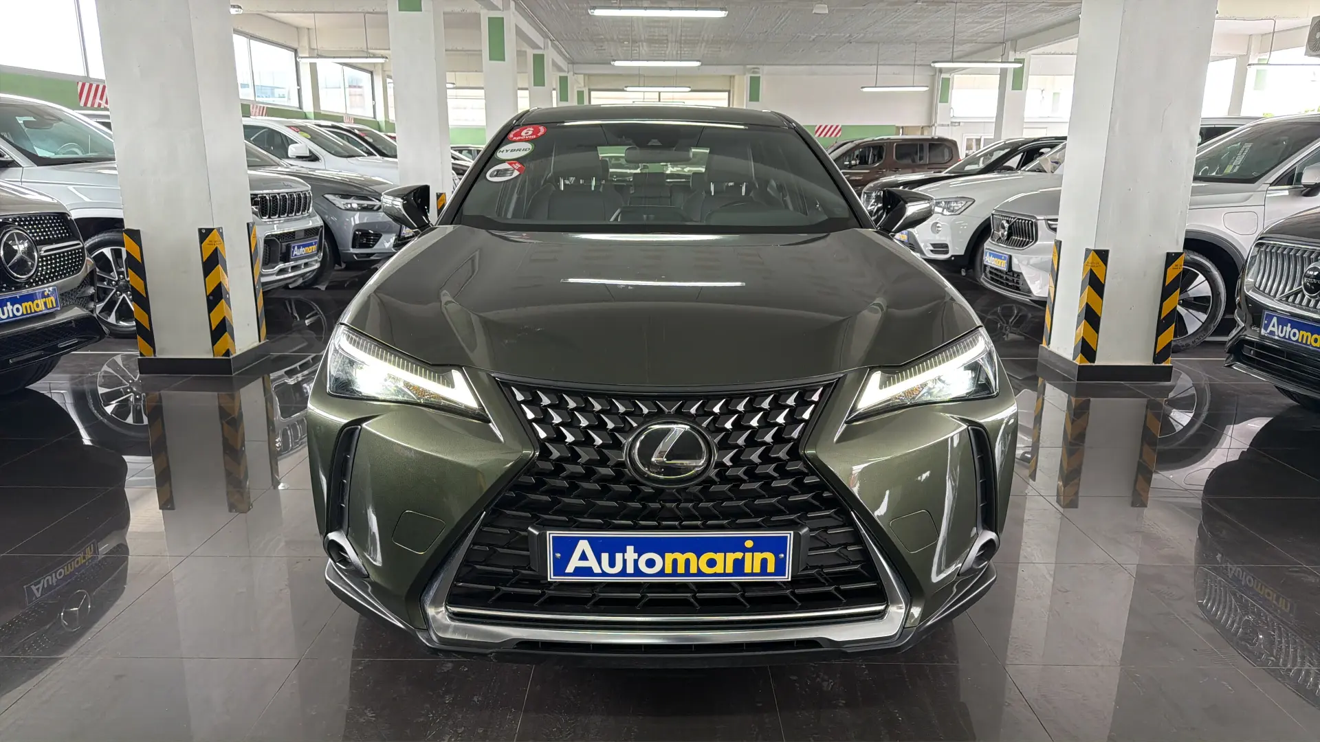 View 2 - Lexus UX - 2022
