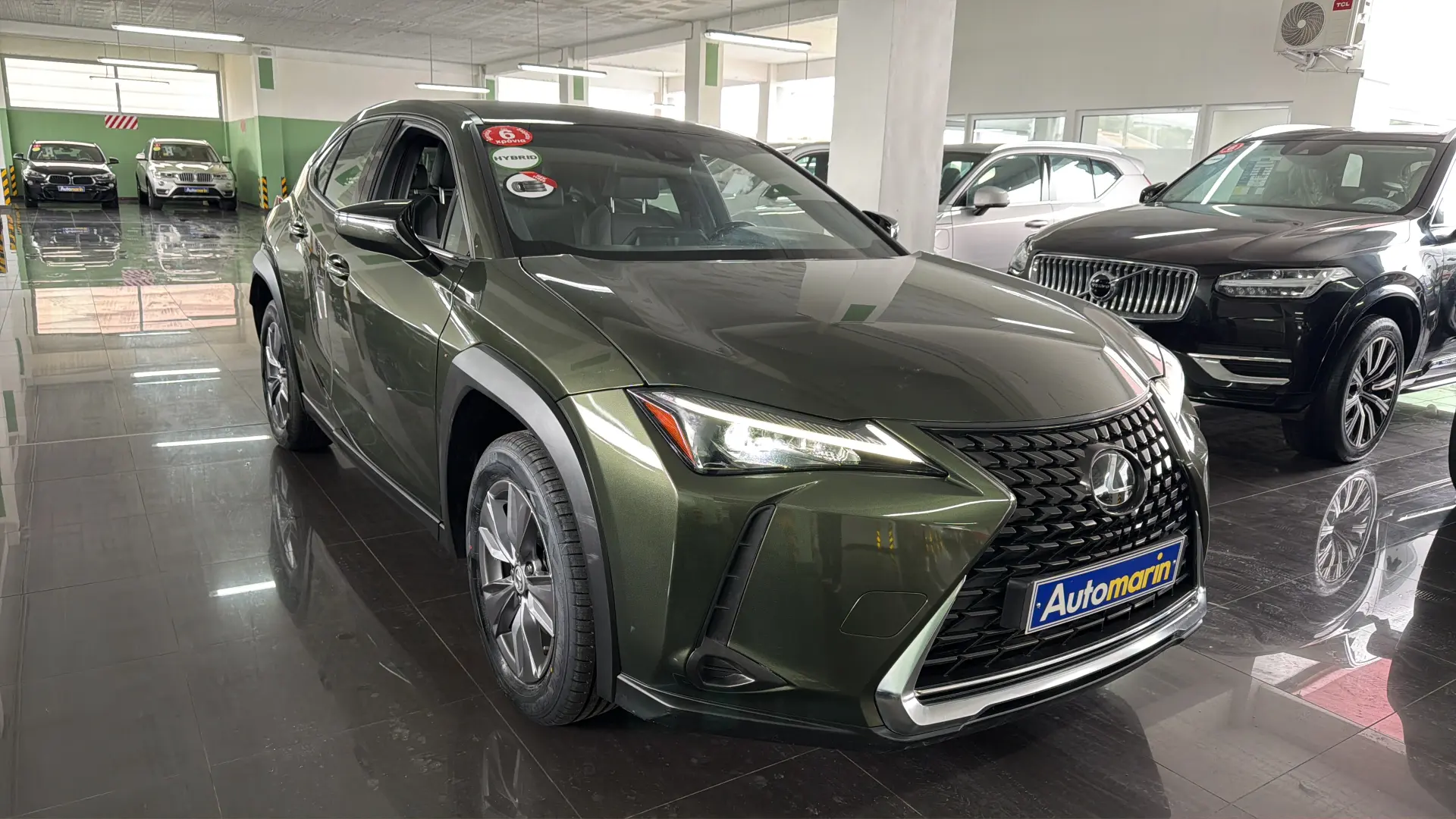 View 3 - Lexus UX - 2022