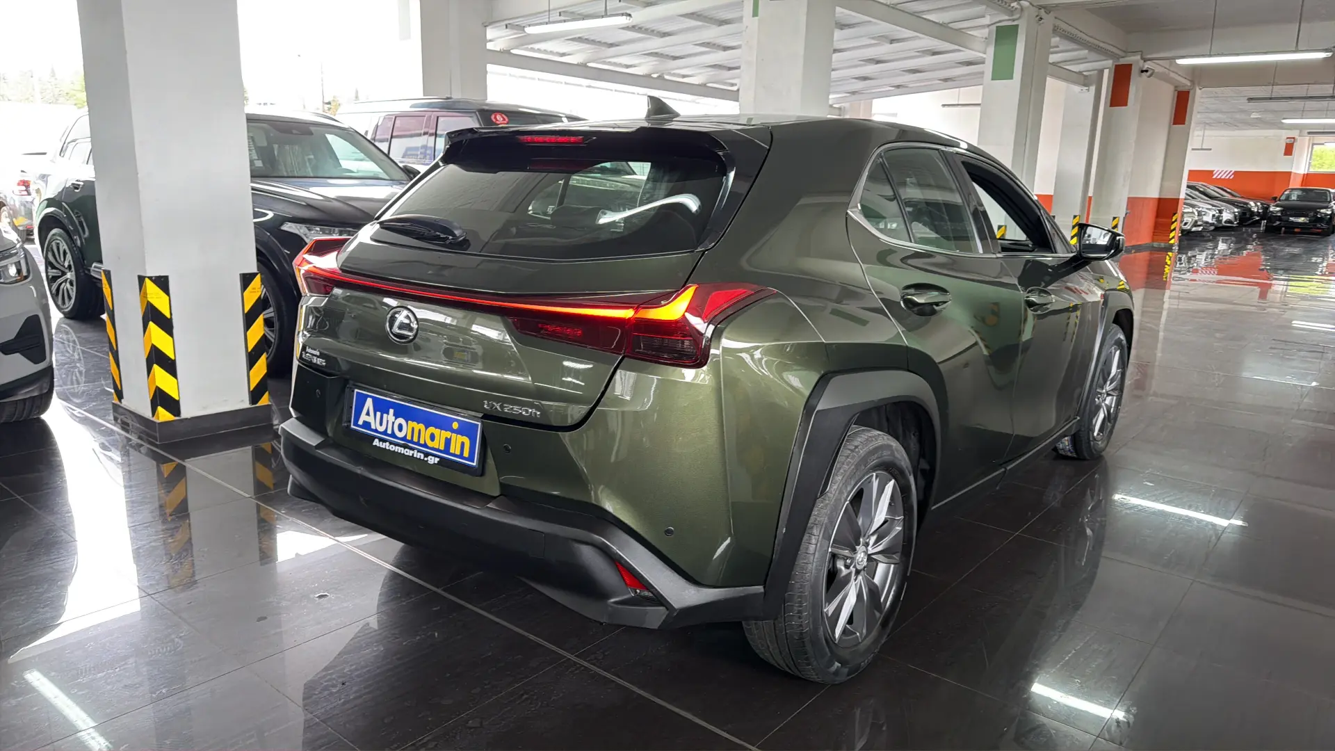 View 4 - Lexus UX - 2022
