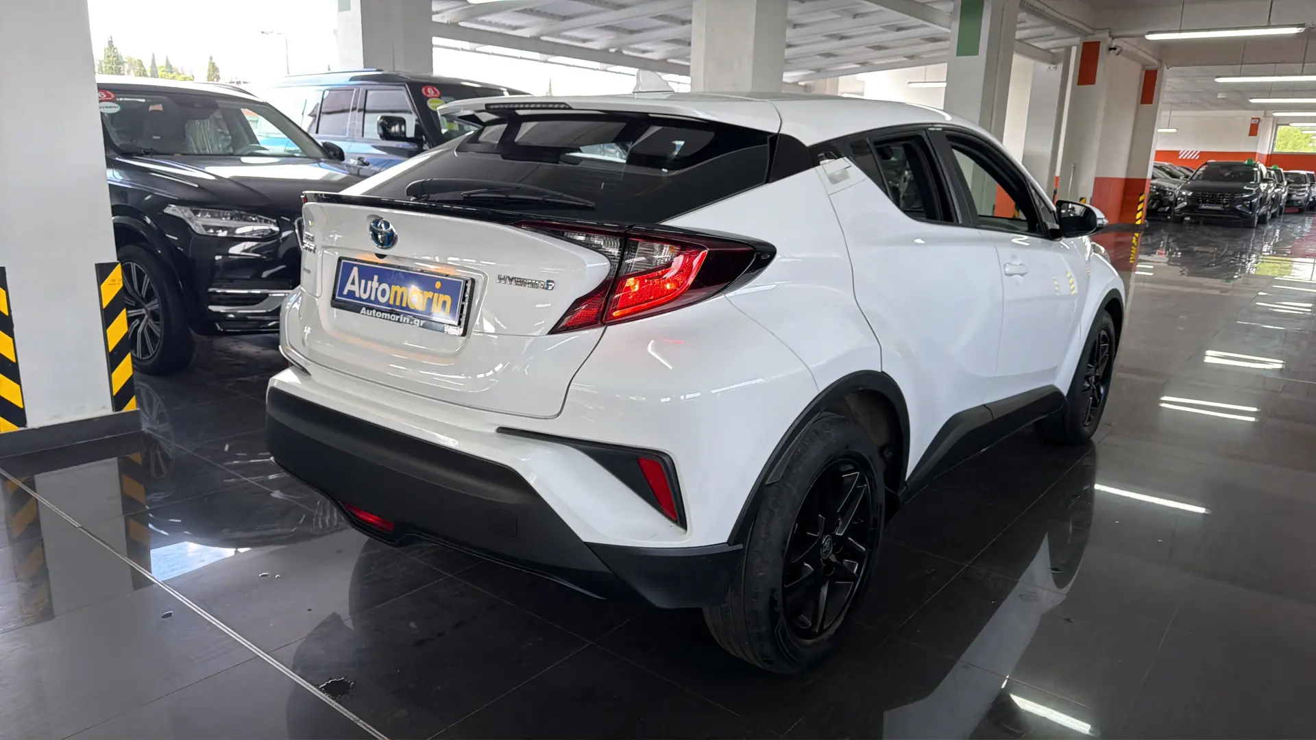 View 4 - Toyota C-HR - 2023